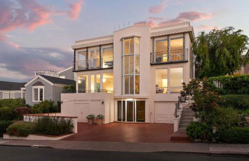 Sea Serenity Coastline Views and Pool - Photo 1