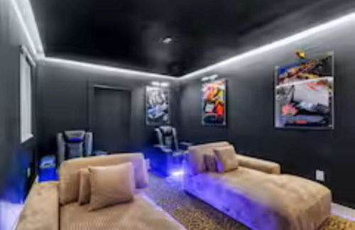 Unique Private Racing Track Villa in Miami Cinema - Foto 13
