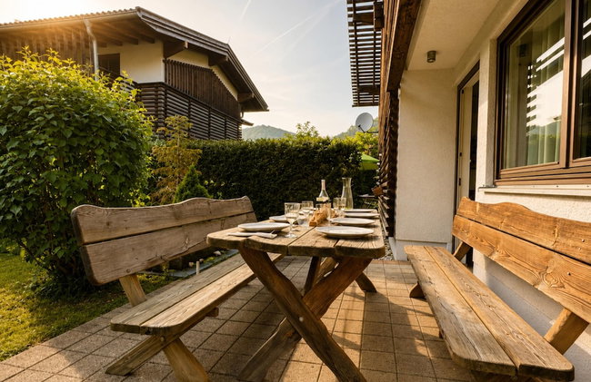 Modern Apartment With Garden and Mountain Views - Photo 21
