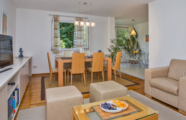 Spacious and Modern 1st Floor Apartment With Private Garage, Wi-fi - Foto 15