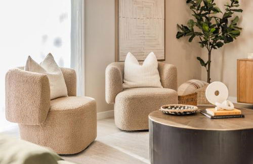 @ Marbella Lane - Vibrant & Chic Designer Home - Photo 13