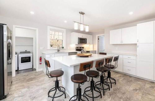 2-Unit House, big Lake Winnisquam views - Sleeps 13 - Foto 8