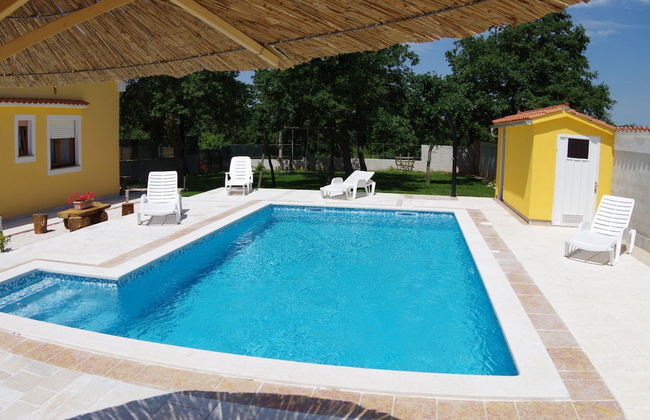 Detached House at Country Side, Fenced Private Garden Ideal for 2 Fam, Wifi - Photo 20