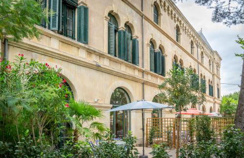 5 Family Apartments with Pool & Large Garden in Historic Pézenas Convent - Foto 1