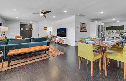 New-The Mod Poppy Large home 10 minutes from it all - Photo 10