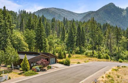 Mountain-View Retreat with Hot Tub & Waterfalls - Foto 62
