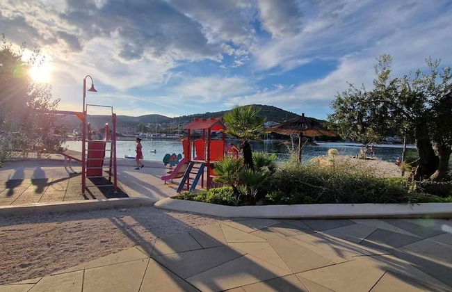 Sea-view Apartment - Sleeps 4, Parking & Balcony - Foto 21