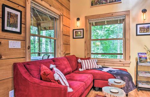 Romantic Asheville Area Cabin with Deck and Hot Tub! - Foto 7