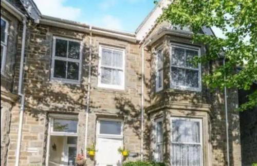 Bright 2 Bedroom Apartment near Seafront Central Penzance - Photo 4