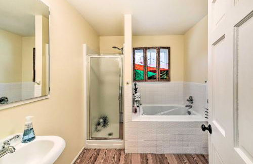 Charming Buena Vista Creekside Home Walk to Main! - Foto 30