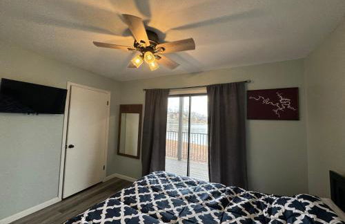 Lakefront condo with a VIEW Osage Beach - Foto 11