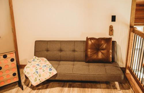 Bell Tower Suite Private Riverfront Stay Near Charleston WV - Foto 19