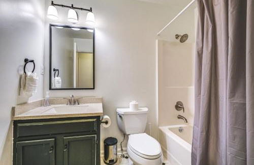 Pet-Friendly Roanoke Home with Fire Pit and Grill! - Foto 16