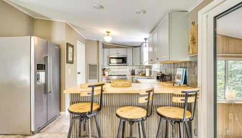 Hike, Fish and Ski Black Bear Cabin in Albany - Foto 2