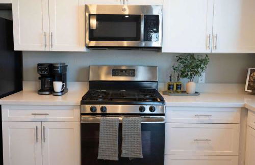 Stunning Water View 2BR · Jacuzzi & Rooftop Lounge - Foto 51