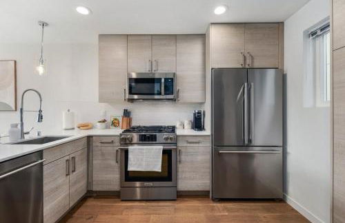 NEW! Central Ballard 3BR Townhome Fits 8 Free Parking AC Family Friendly - Foto 28