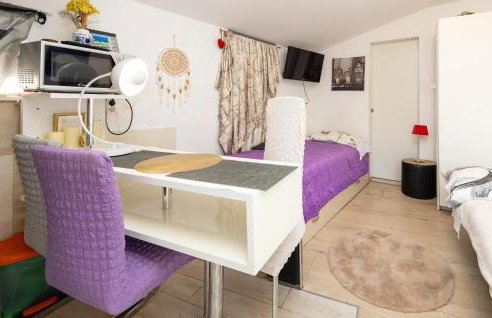 Awesome Apartment In Split With Wifi - Photo 5