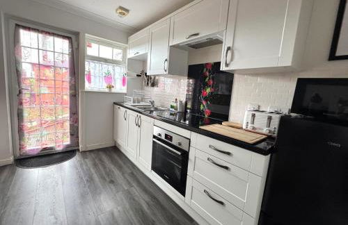 FINN VILLAGE "Raspberry Cottage" Private Garden, 6-seater HOT TUB, Firepit & Pizza Stove - Foto 29