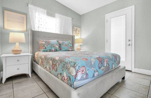 Two Homes, Private Pool, Game Room & Steps to the Beach - Foto 13