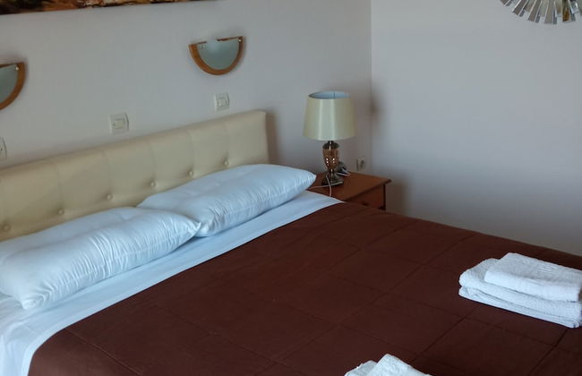 Agios Georgios - 2 Beds - Sleeps 5 - Free Parking - Foto 12