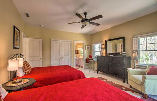 Traditional Marthas Vineyard Home with Porch and Yard - Foto 23