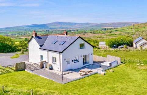 Rural Cottage, 3 beds, 3 bath,LOG BURNER, HOT TUB, with Cymru Holidays - Foto 35