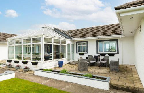 Alton Villa, Sleeps 12, Great for Families, Undercover Hotub & Games Room - Foto 18