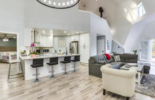 North San Diego Retreat with Deck, Fire Pit Table! - Foto 2