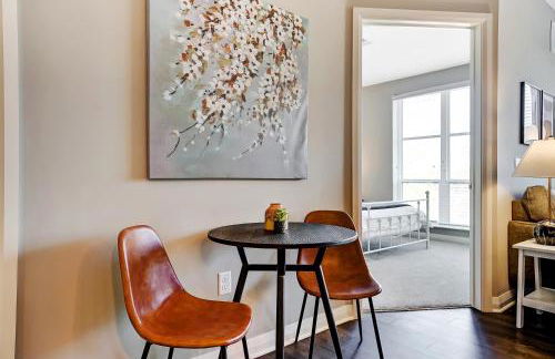 The Urban Oasis Garage Parking Walk-In Shower - Foto 37