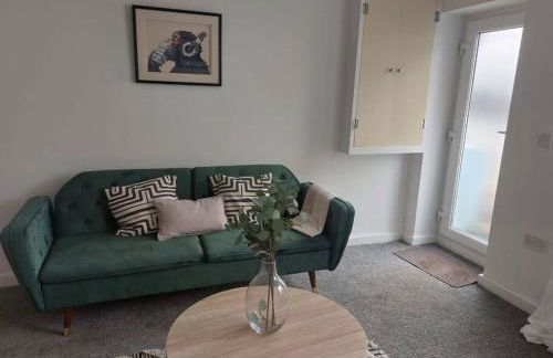 Charming 2 BedRoom Tredegar Gem. Sleeps 4 - Photo 14