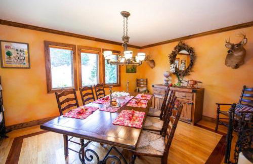 LUXURY!! Hot Tub, Pool Table, River & Petting zoo? - Foto 32