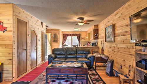 Downtown Red River Retreat with Mtn Views and Yard - Foto 5