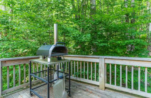 Leaf Peeper's - HUGE deck, pizza oven, Pac-man! - Photo 24