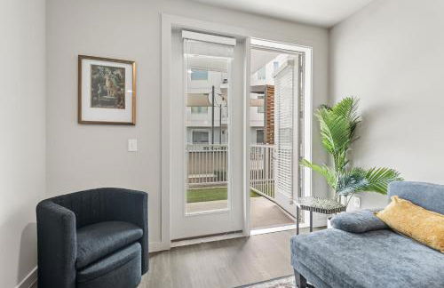 Poolside Luxury 1BR w Private Patio - Photo 2