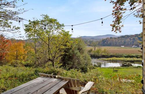 Haven Tiny House w hot tub on river near Stowe - Foto 43