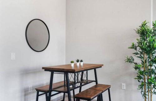 Modern Austin 2BR 2B Unit with Pool, Parking & WiFi - Photo 28