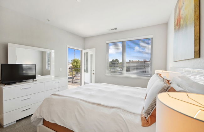 Global Luxury Suites in Menlo Park - Photo 8