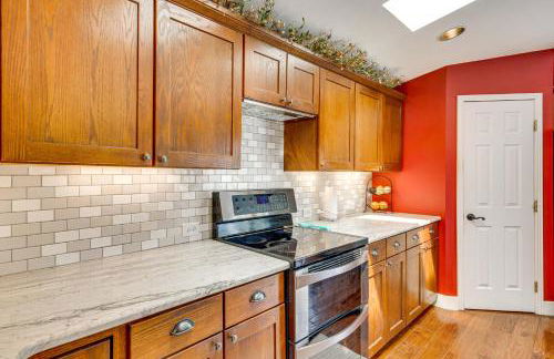 1 Mi to Attractions Getaway with Mtn Views! - Foto 14