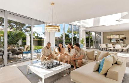 VACATION MARBELLA I Villa Finesse, Luxury Villa, Golden Mile, Swimming-pools, Sauna, Spa, Gym, Minutes from Golfs and Beaches - Foto 2