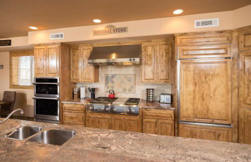 Big Bear Village View Haus is a large pet and kid friendly chalet with hot tub located a short walk to village - Foto 4