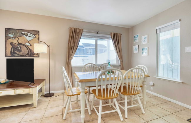 Steps to Beach w/ Patio+deck Foosball Happy Bottom Beach House by Avantstay - Foto 21