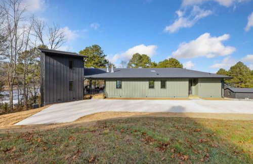 Lakeside Luxe-Lake Access-Hot Tub-Amazing Patio - Foto 35