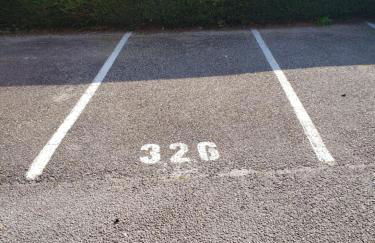 La Pause Valognaise "Parking privé" - Foto 13