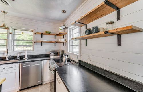 Redwing Farm Cottage - Mountain Views and Firepit! - Foto 27