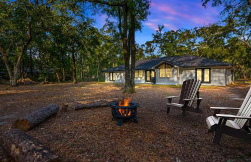 Boho Retreat with 2 Masters and Plenty of Space - Foto 59