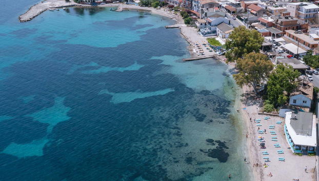 Escursione all'isola di Passo e alle Grotte Blu in barca