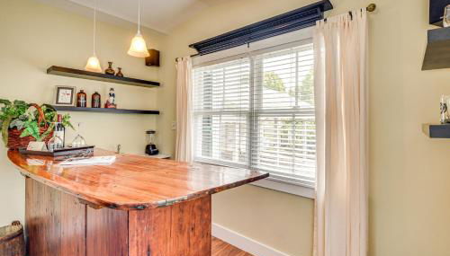 1 Block to Crescent Lake Charming Home with Porch! - Foto 5