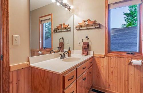 Dog Friendly Leech Lake Home w Perfect Beach Garage Boat Lift - Foto 47