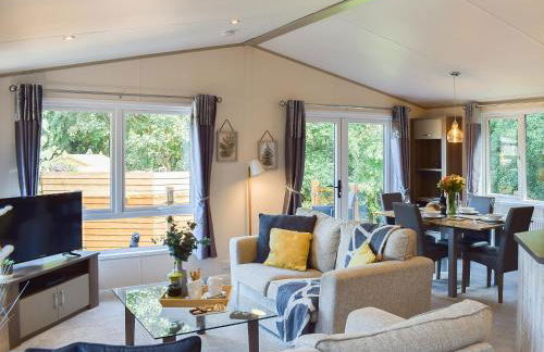 Riverside Lodge - Photo 3