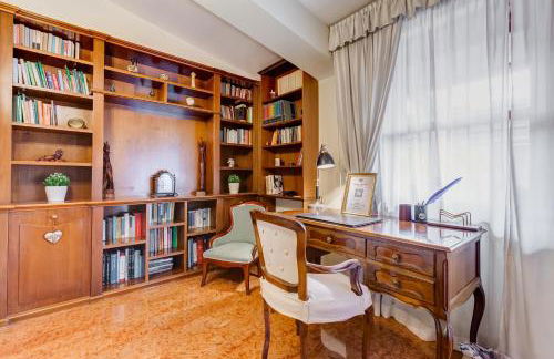 The Elegant Penthouse - Ampio Attico con Posto Auto - Foto 32